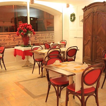 Hotel Le 5 Martigues Bagian luar foto
