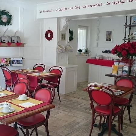 Hotel Le 5 Martigues Bagian luar foto
