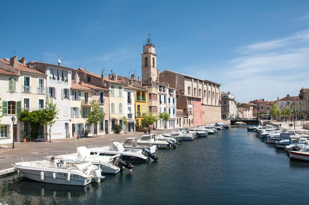 Hotel Le 5 Martigues Bagian luar foto