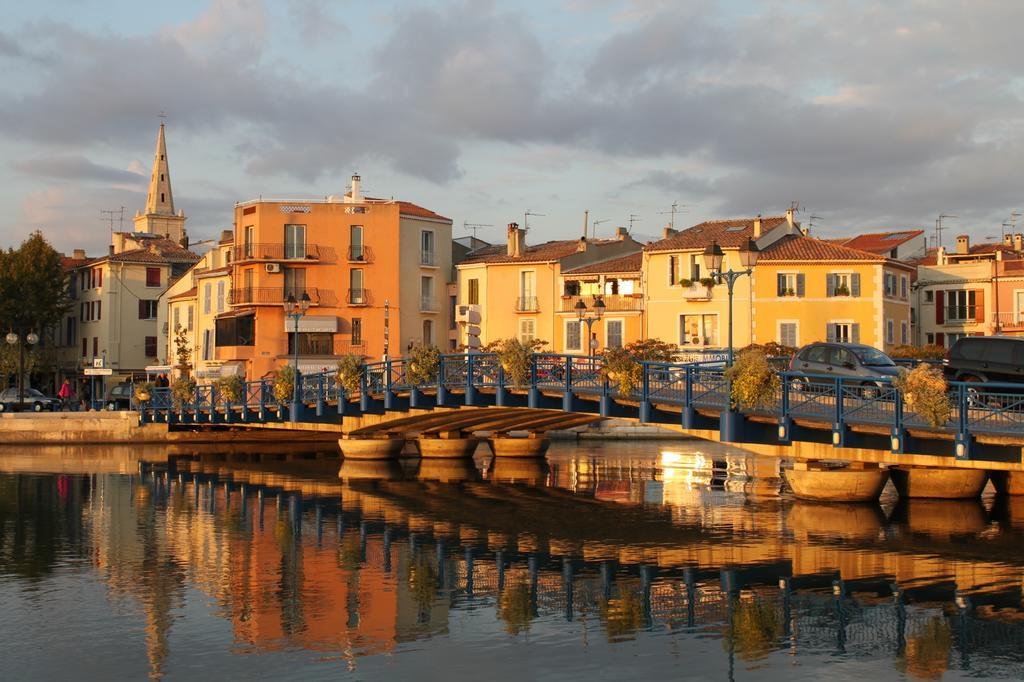 Hotel Le 5 Martigues Bagian luar foto