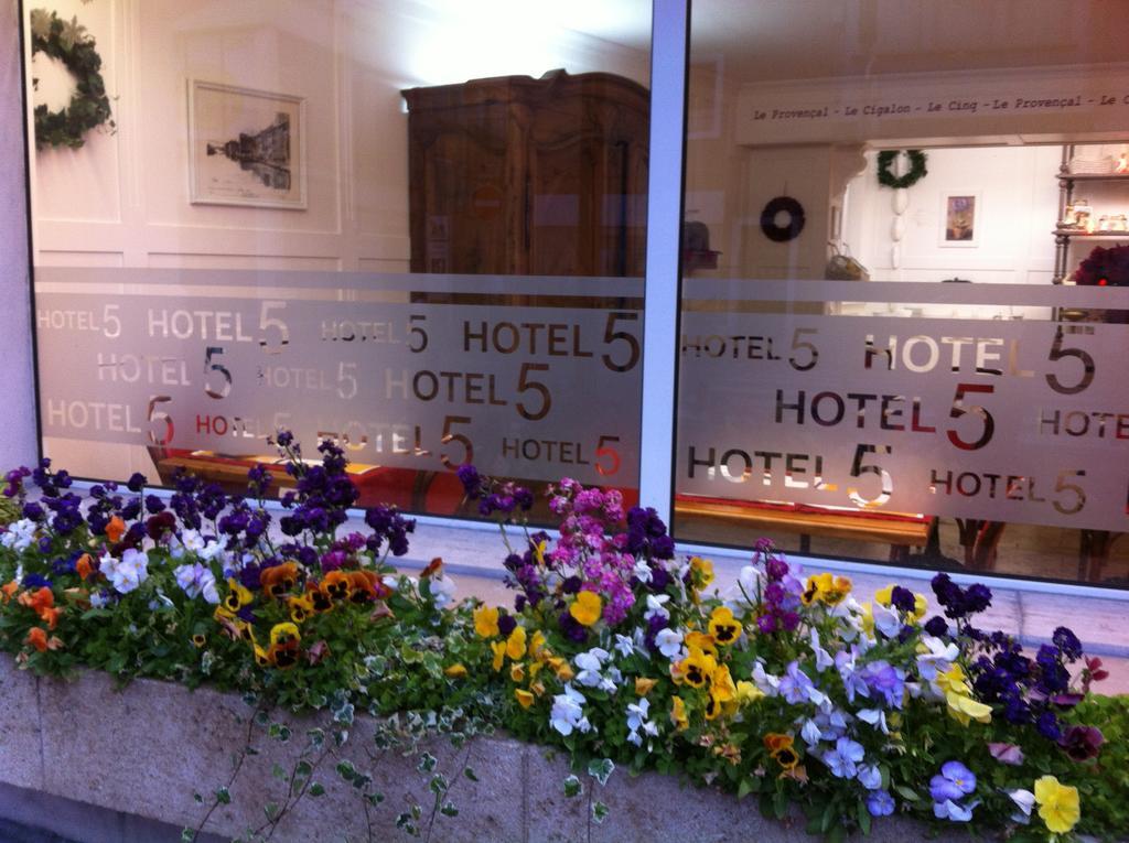 Hotel Le 5 Martigues Bagian luar foto