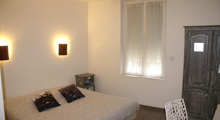 Hotel Le 5 Martigues Bagian luar foto