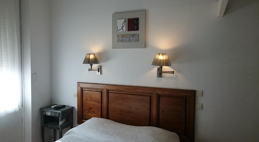 Hotel Le 5 Martigues Bagian luar foto