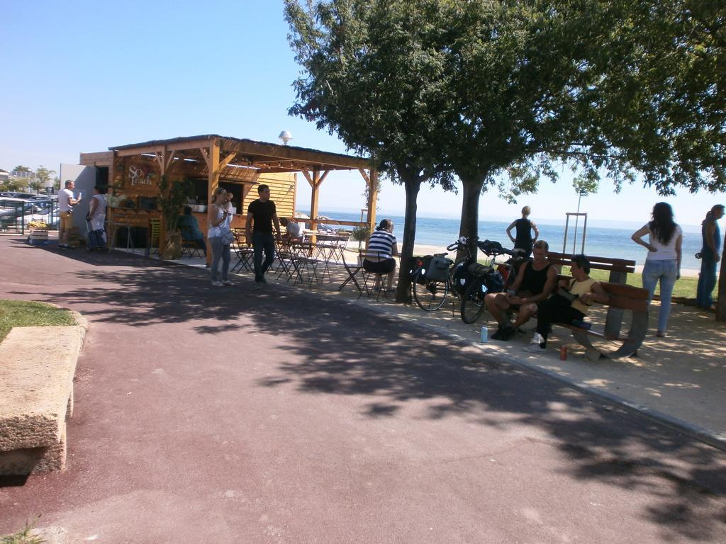 Hotel Le 5 Martigues Bagian luar foto