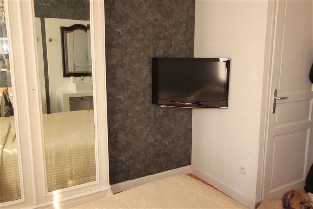 Hotel Le 5 Martigues Bagian luar foto