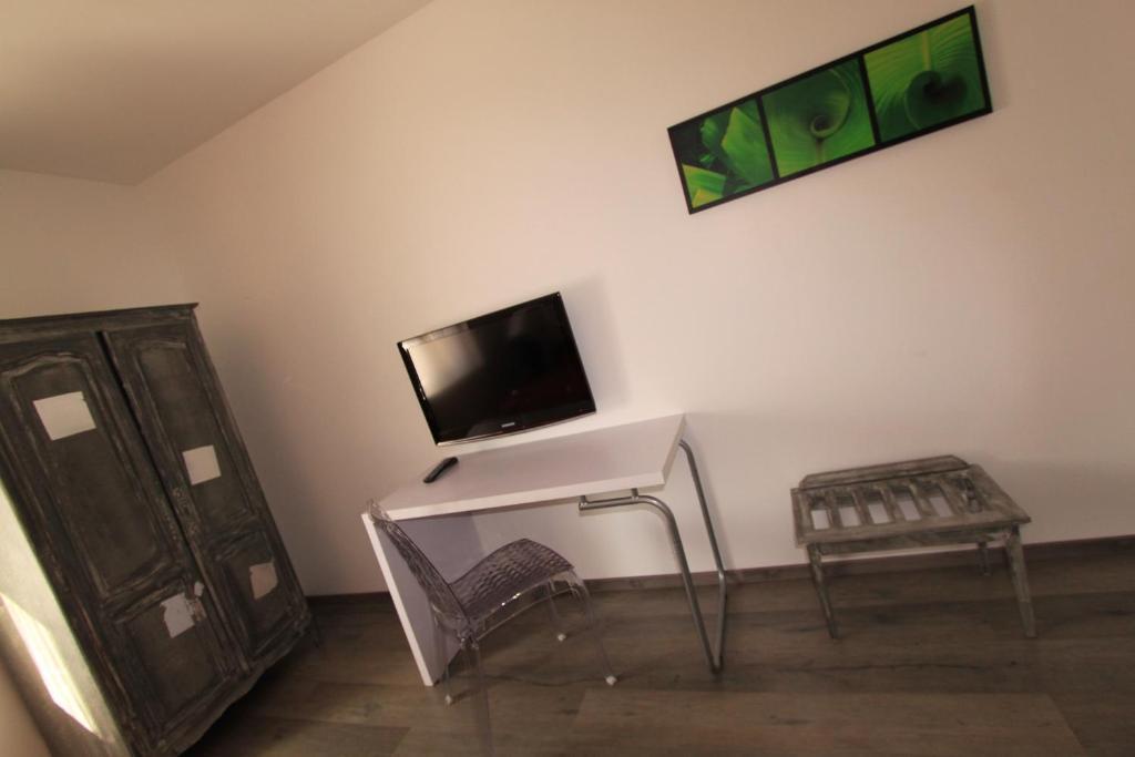 Hotel Le 5 Martigues Ruang foto